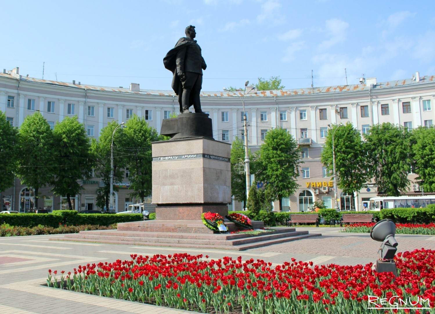 Памятник черняховскому в воронеже фото