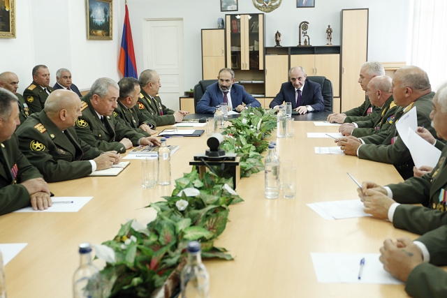 Спустя день после назначения премьер Армении отправился в Нагорный Карабах