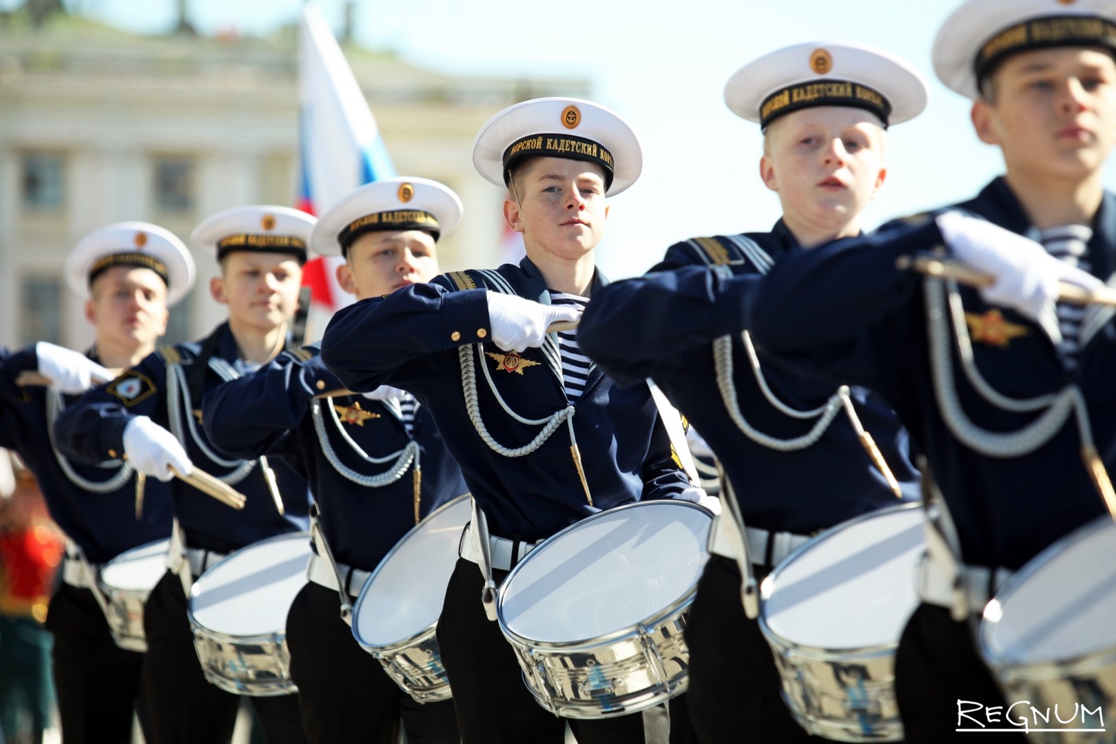 Нахимовцы на параде в москве