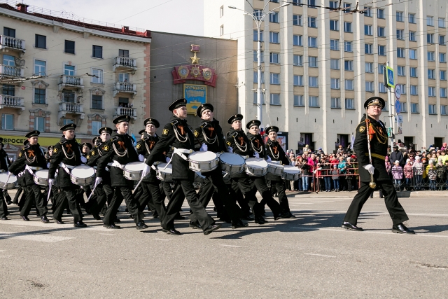 Масштабный военный парад прошел по улицам города-героя Мурманска