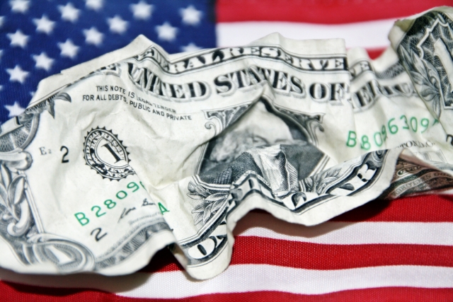 Флаг США и доллар