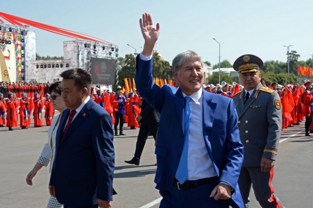 Парламент Киргизии может лишить экс-президента Атамбаева неприкосновенности