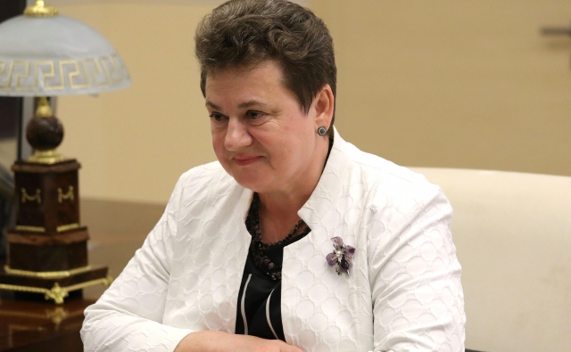 Светлана Орлова не может встать с губернаторского кресла