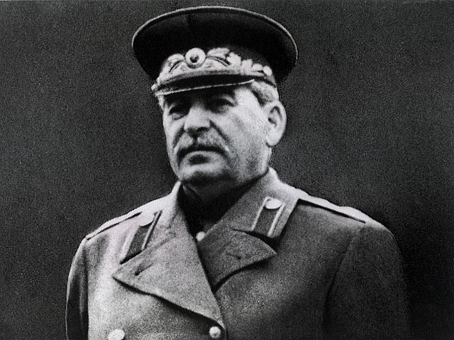 Иосиф Сталин в мундире
