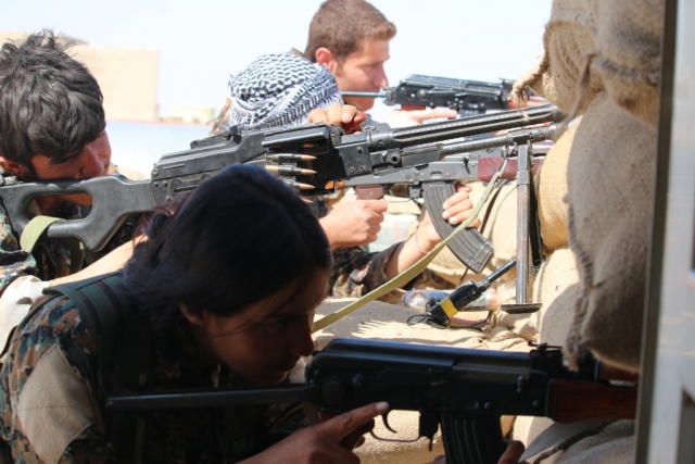 В Ракке произошло столкновение местных арабов с курдскими бойцами