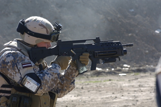 Латвийский солдат во время военной операции в Ираке. 2007