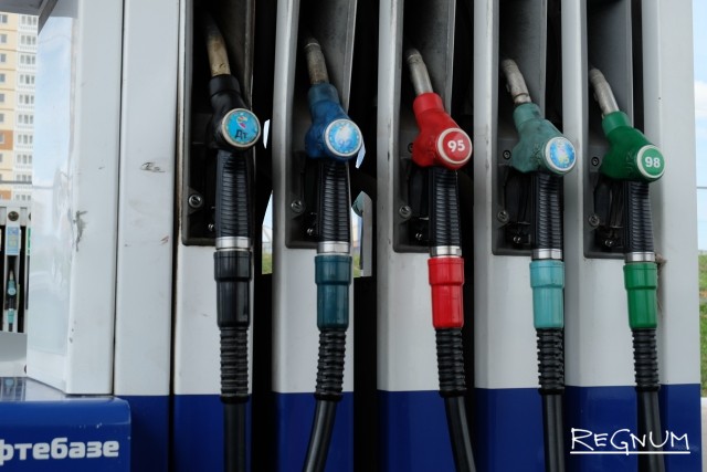 Росстат: цены производителей бензина в апреле выросли на 13%