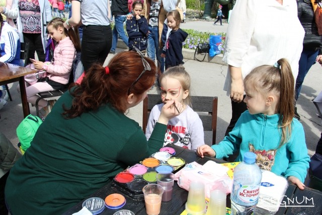 День защиты детей и приход настоящего лета отметили новосибирцы