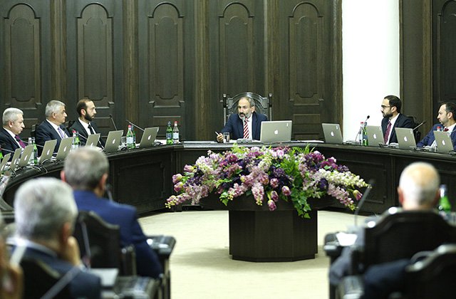 На заседании правительства Армении  