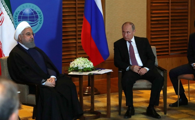 Встреча Владимира Путина с Хасаном Рухани на саммите ШОС 