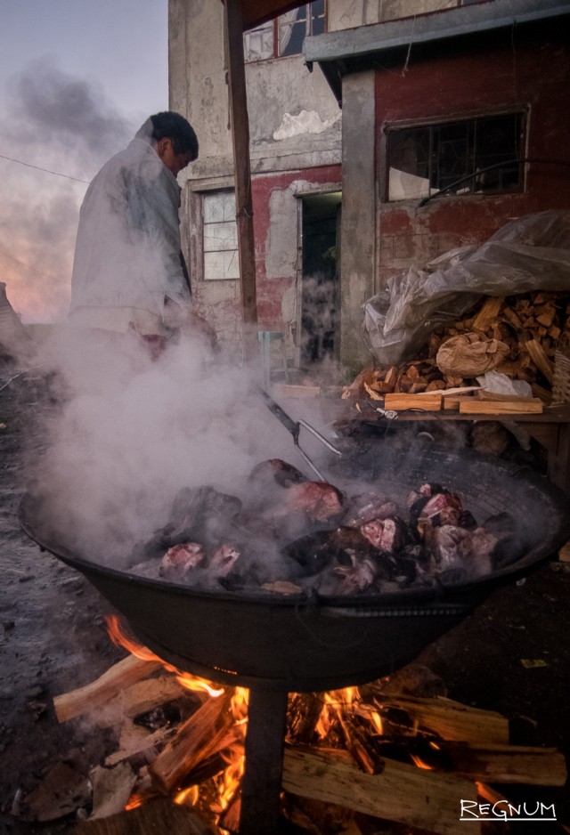 Preparation of a traditional dish from pork