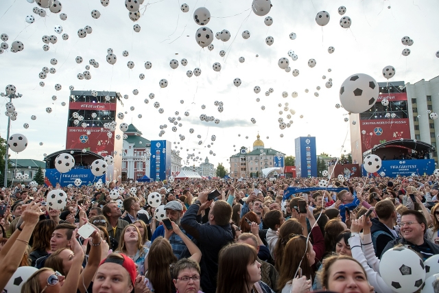 Побывал в сорока странах. Фан фестиваль. Фифы город. Дне города 2012 в Саранске. Саранск праздник.