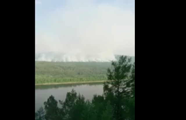 Лесные пожары подбираются к иркутскому городу Бодайбо