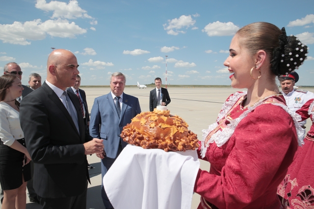 Президента Швейцарии встретили на Дону хлебом-солью