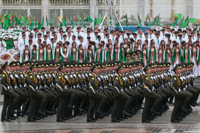Военный парад в Туркмении 