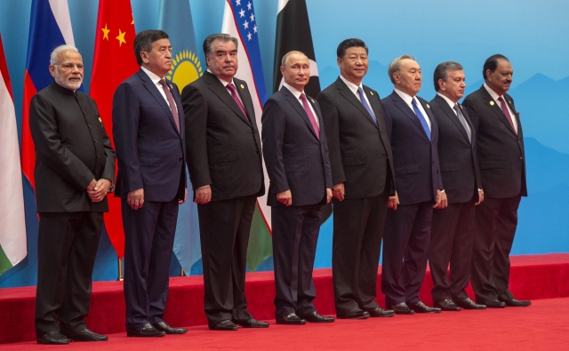 Участники саммита Шанхайской организации сотрудничества. 8 − 10 июня 2018 года, Циндао