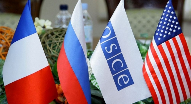 Флаги России, Франции, США и ОБСЕ