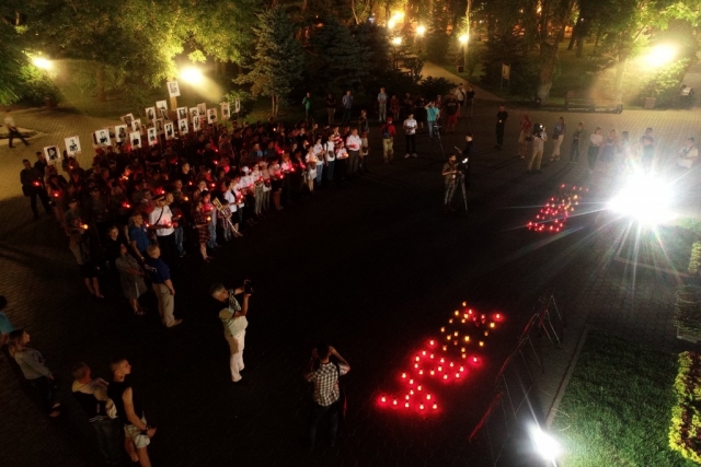 Память жива: в Астрахани прошел траурный митинг