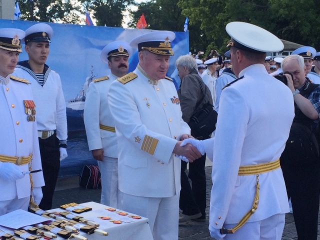 Более 700 офицеров ВМФ получили погоны, дипломы и кортики в Кронштадте