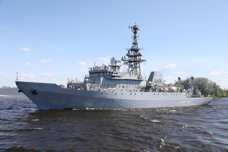 Разведывательный корабль «Иван Хурс» прибыл в пункт постоянной дислокации в Севастополе