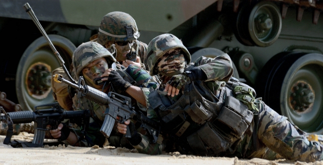 Перепутали с партизанами: Военные Филиппин расстреляли отряд полицейских