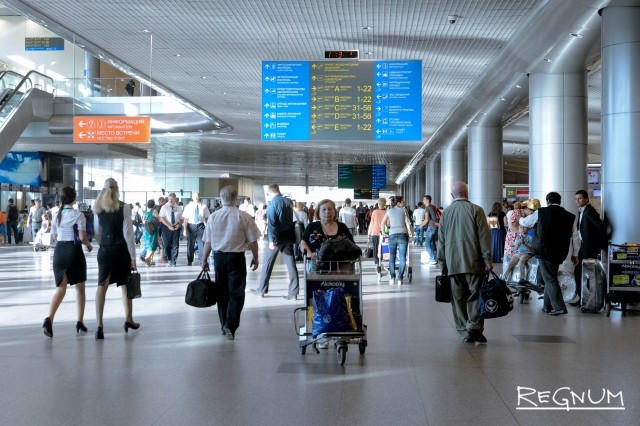 В аэропортах Москвы задержаны и отменены более 40 рейсов