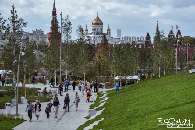 Скверы и парки Москвы украсят более 350 тыс. многолетних растений
