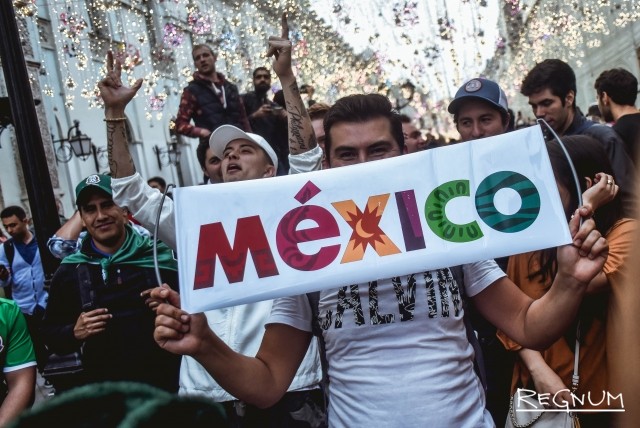Мексиканские болельщики устроили многотысячное шествие по Екатеринбургу