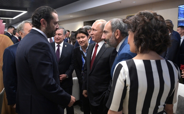 Премьер-министр Армении Никол Пашинян рядом с Владимиром Путиным на Церемония открытия чемпионата мира по футболу 2018 года