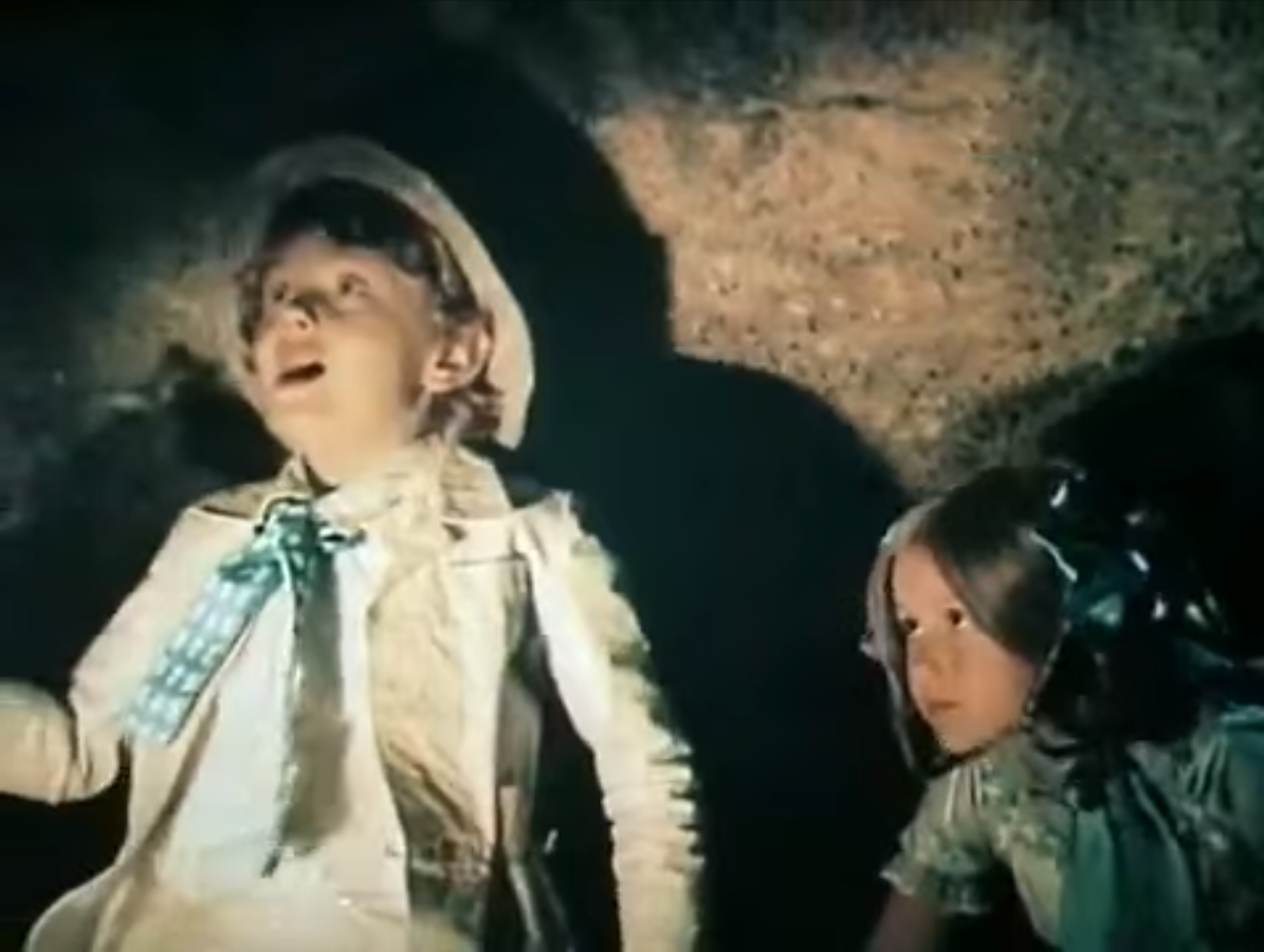 Какую вещь бекки нашли в пещере. Приключения Тома Сойера Бекки Тэтчер. Том Сойер в пещере с Бекки. Бекки Тэтчер 1981.