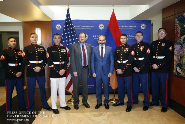 Никол Пашинян в посольстве США в Армении
