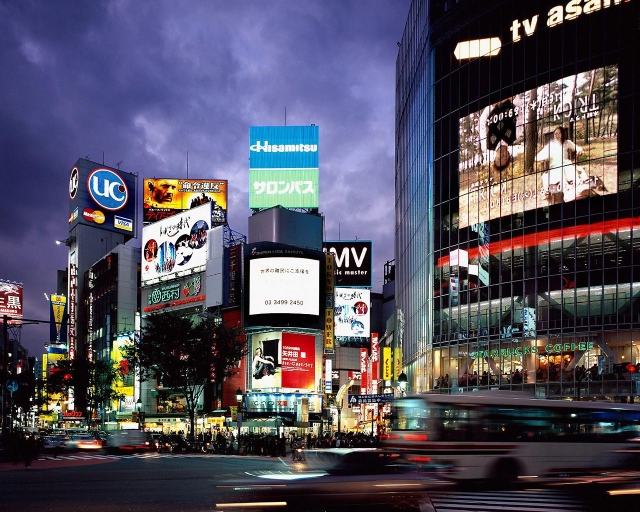 Реклама на улицах Токио