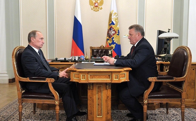 Губернатор Хабаровского края доложил Путину о реализации майского указа