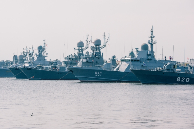 Корабли ВМФ на рейде в Кронштадте 