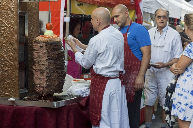 И.о. министра здравоохранения Украины призвала отказаться от уличной еды