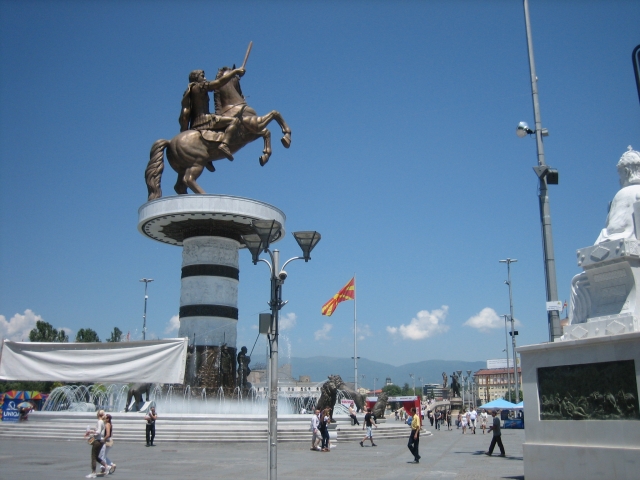 Переименование Македонии: Президент — против, премьер-министр — за
