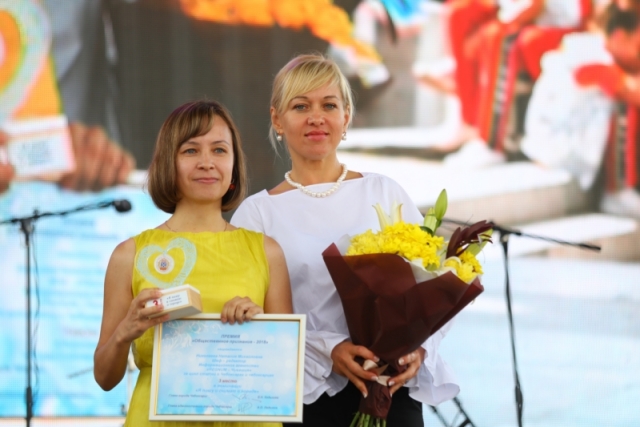 Председатель комиссии по социальному развитию парламента Чебоксар Наталья Ванеркина и шеф-редактор ИА REGNUM Наталия Николаева