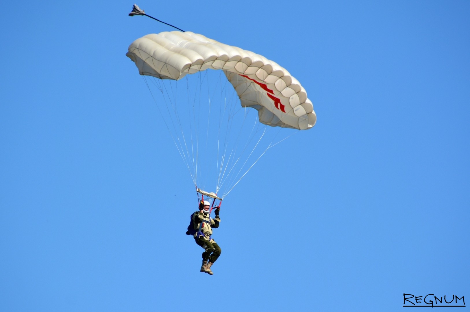 фото парашютистов в небе
