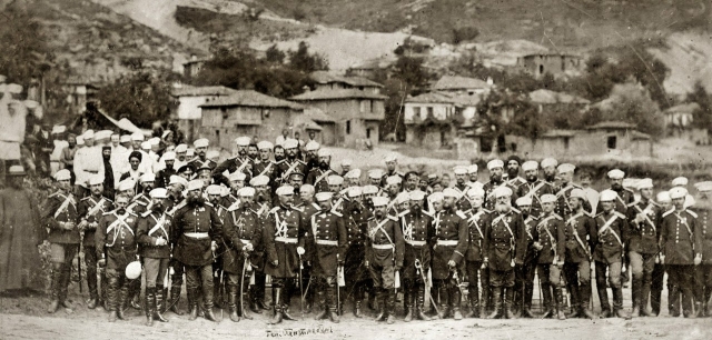 Граф Эдуард Иванович Тотлебен с офицерами. Сан-Стефано. 1878 год