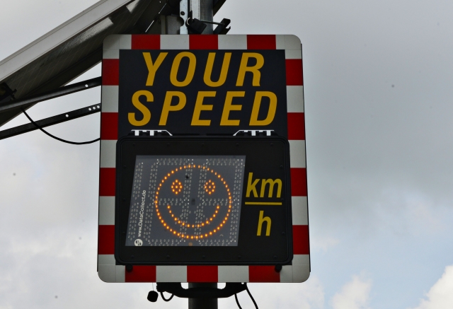 На дорогах России появятся динамические знаки ограничения скорости