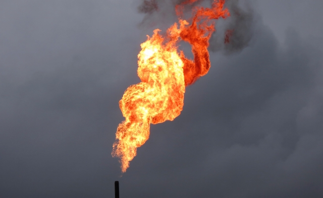 Пламя нефтяного факела 