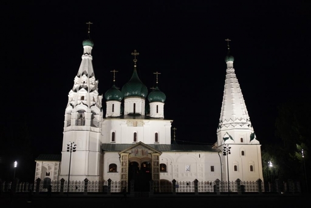 В Ярославле у храма Ильи Пророка снова хотят поставить мачты освещения