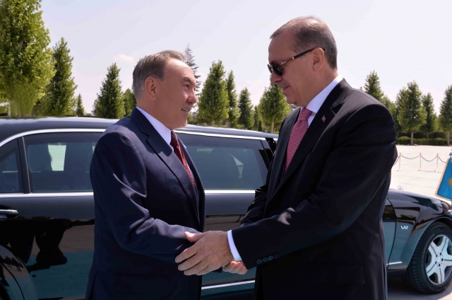Назарбаев прилетел в Турцию на встречу с Эрдоганом