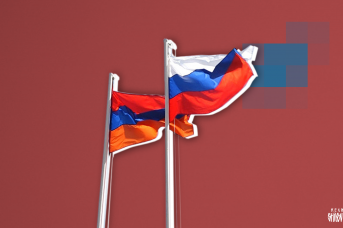 Государственные флаги России и Армении