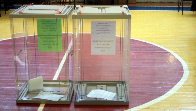 Пустые ящики для голосования 