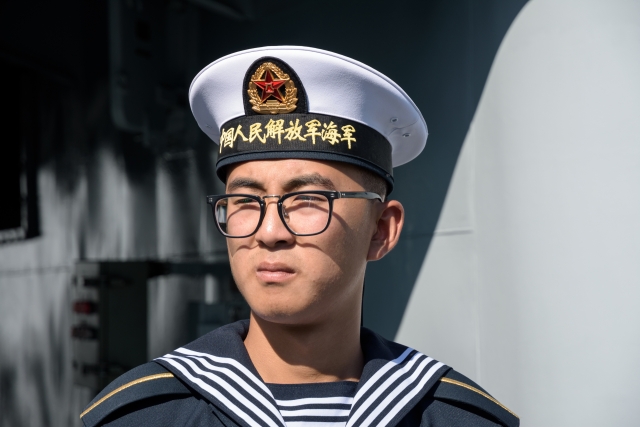 8 Матрос ВМС КНР во время учений «Морское взаимодействие-2017», Владивосток, Россия. 
