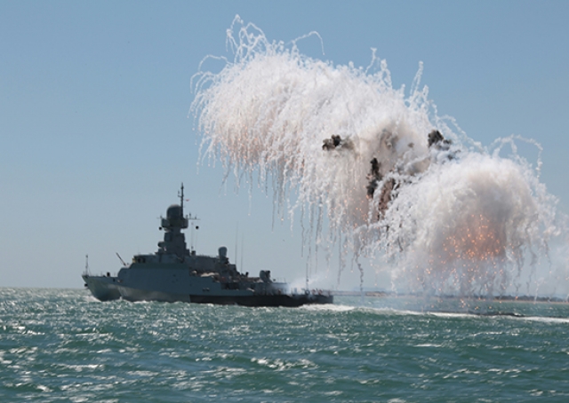 Корабли Каспийской флотилии провели боевые стрельбы