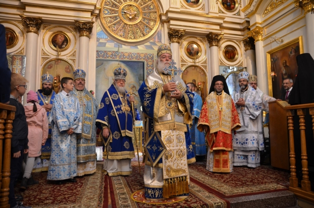 Патриарх Александрийский и всея Африки Федор II (в центре). Польша 