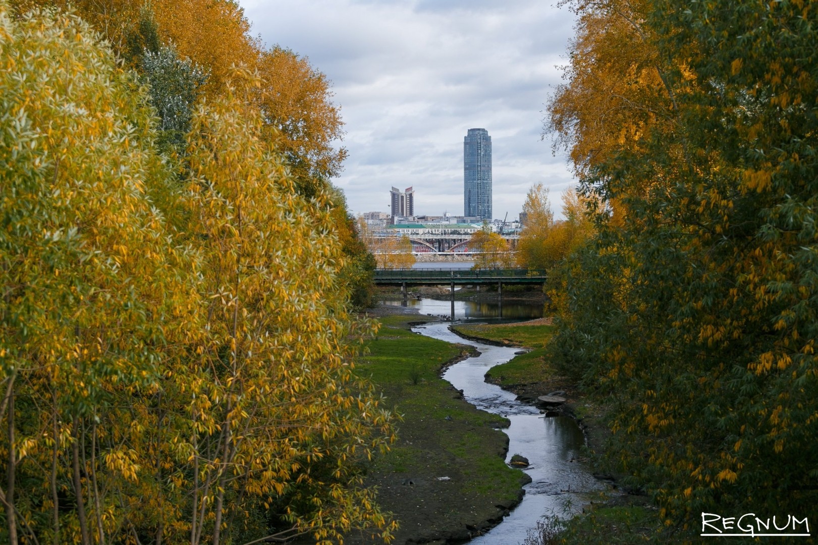 Река Исеть осень