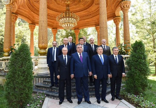 На встрече в ограниченном составе Совета глав государств СНГ в Душанбе 